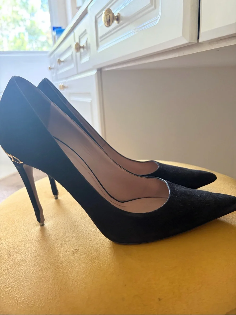 Gucci Black Pointed Toe Suede Pumps